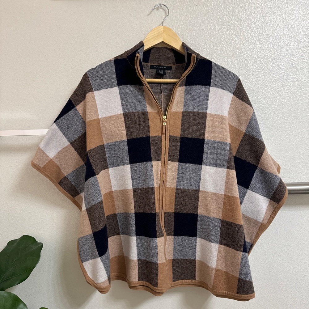 Tahari poncho